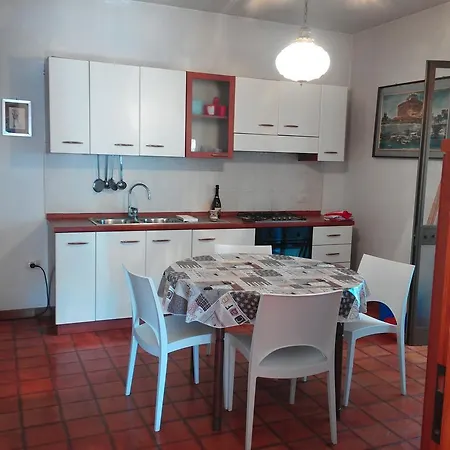 Tra L'azzurro E Le Pinete Apartment