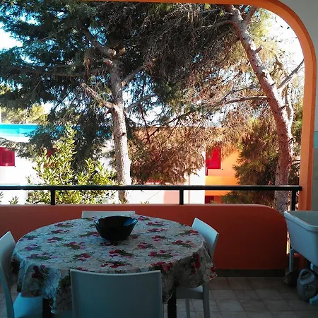 Tra L'azzurro E Le Pinete *